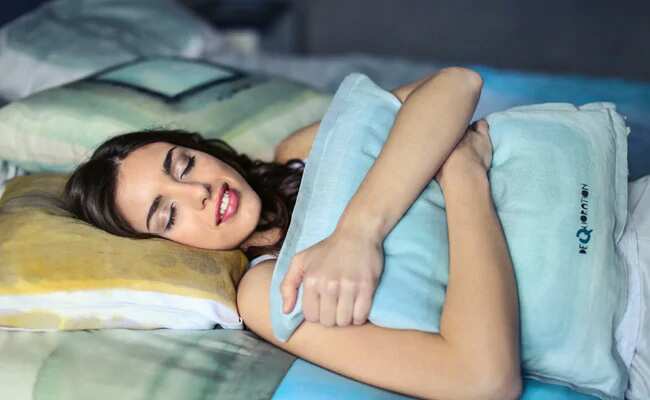 रात में नींद नहीं आती? अच्छी नींद पाने के 4 रामबाण तरीके