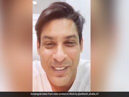 सिद्धार्थ शुक्ला ने अपने फेमस डायलॉग 'अकेला हूं' पर बनाया धमाकेदार Video, सोशल मीडिया पर हुआ वायरल सिद्धार्थ शुक्ला ने अपने फेमस डायलॉग 'अकेला हूं' पर बनाया धमाकेदार Video, सोशल मीडिया पर हुआ वायरल