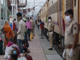 रेलवे भाड़ा विवाद: इन राज्यों ने प्रवासी मजदूरों के लिए भुगतान से किया इनकार रेलवे भाड़ा विवाद: इन राज्यों ने प्रवासी मजदूरों के लिए भुगतान से किया इनकार