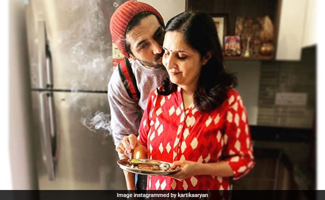 Kartik Aaryan Did Not Post A Mother’s Day Pic. So, This Is What His Mom Did