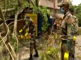 Army Helps In Kolkata But Protests Smoulder In Cyclone-Battered Bengal Army Helps In Kolkata But Protests Smoulder In Cyclone-Battered Bengal