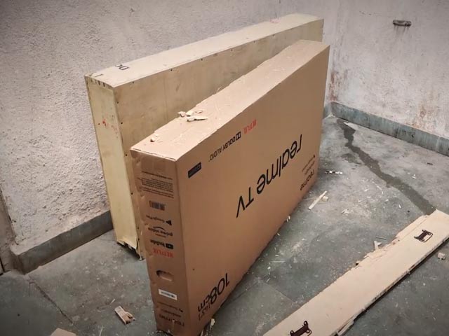 Realme TV Unboxing: Mi TV Rival? | Starting Price Rs. 12,999, Features Android TV