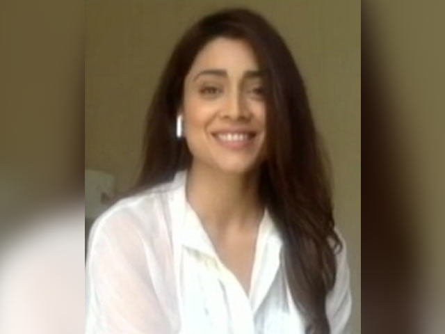 खुश होने के लिए बहुत सारी चीजों का होना जरूरी नहीं है : अभिनेत्री श्रेया शरण