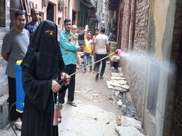 Corona Warrior In Burqa Helps Sanitise Delhi Temples, Priests Welcome Her Corona Warrior In Burqa Helps Sanitise Delhi Temples, Priests Welcome Her