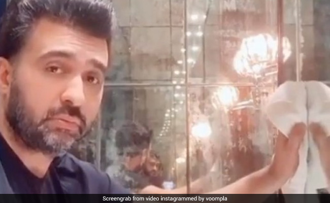 शिल्पा शेट्टी ने पति से बनवाया खाना, फिर करवाई सफाई तो राज कुंद्रा ने मुंह बनाकर किया ऐसा- देखें Video