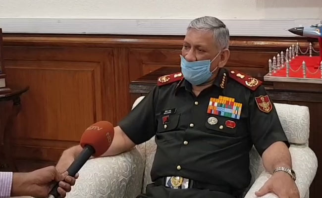 NDTV से बोले CDS जनरल बिपिन रावत- पढ़े लिखे बुद्धिहीन लोग सेना द्वारा कोरोना योद्धाओं का सम्मान किये जाने पर सवाल उठा रहे हैं