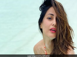 हिना खान की बिकिनी Photos हुईं वायरल, बीच पर मस्ती में पोज देती आईं नजर हिना खान की बिकिनी Photos हुईं वायरल, बीच पर मस्ती में पोज देती आईं नजर