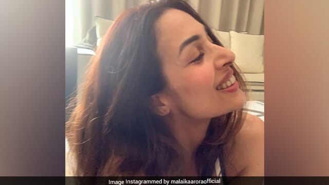 Aloe vera gel seems to be the perfect remedy for Malaika Arora's sensitive skin