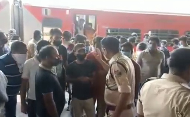 No Food, Dirty Toilets: Migrants On Special Train Protest At Bengal Station