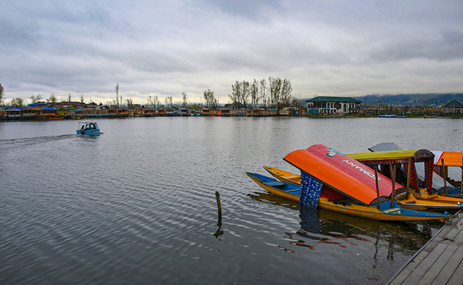11-Year-Old Girl Dies After Houseboat Catches Fire In Srinagar's Dal Lake