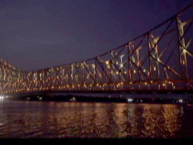 Adorned With Lights, Sound Show, Howrah Bridge Honours Coronavirus Warriors