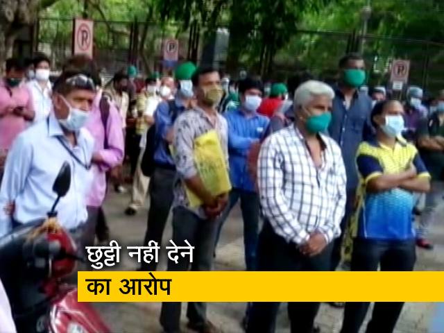 मुंबई: कोविड कर्मचारी की मौत के बाद अस्पताल के बाहर प्रदर्शन