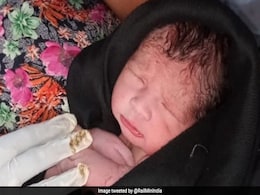 महिला को ट्रेन में हुई प्रसव पीड़ा तो तुरंत पहुंची डॉक्टर और फिर... देखें Photos महिला को ट्रेन में हुई प्रसव पीड़ा तो तुरंत पहुंची डॉक्टर और फिर... देखें Photos