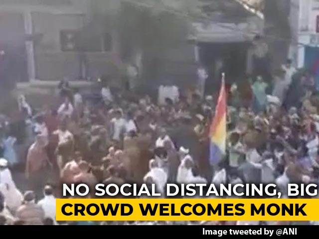 For Monk's Welcome In Madhya Pradesh, Huge Crowd, No Social Distancing