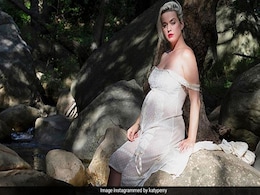Katy Perry Bares Her Soul And Baby Bump In New Song <I>Daisies</i> Katy Perry Bares Her Soul And Baby Bump In New Song <I>Daisies</i>