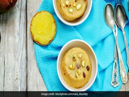 Indian Cooking Tips: How To Make The Classic Sooji Ka Halwa (Recipe Video Inside) Indian Cooking Tips: How To Make The Classic Sooji Ka Halwa (Recipe Video Inside)