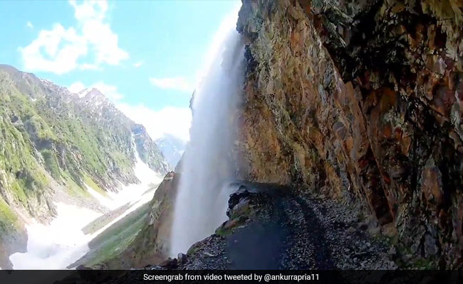 दिल दहला देने वाली है हिमाचल प्रदेश की यह सड़क, Video देखकर ही आ जाएंगे आपको चक्कर