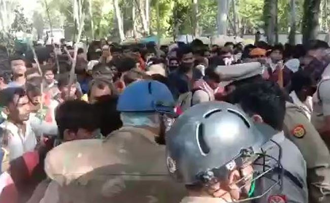 Day After 26 Deaths, UP Stops Hundreds Of Migrants At Borders