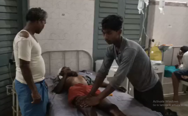 झारखंड : बकरी चोरी के आरोप में दो युवकों को बांधकर भीड़ ने पीटा, एक की मौत