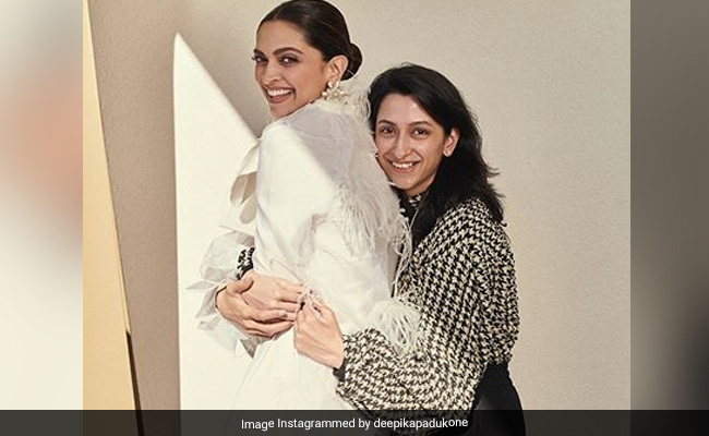 Deepika Padukone "Can't Wait To Squish" Sister Anisha. Cute, Na?
