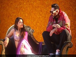 'गेंदा फूल' के धमाल के बाद अब बादशाह ने दिया फैंस को एक और तोहफा, पेश किया गाने का गुजराती वर्जन 'गेंदा फूल' के धमाल के बाद अब बादशाह ने दिया फैंस को एक और तोहफा, पेश किया गाने का गुजराती वर्जन