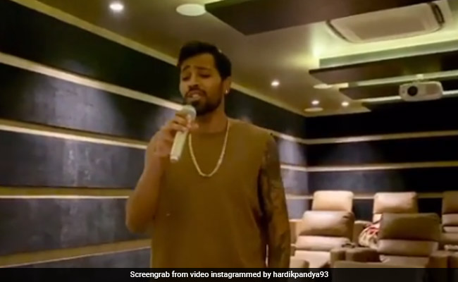 हार्दिक पंड्या ने भाई के साथ 'तेरी मिट्टी' गाना गाकर मंगेतर को किया इंप्रेस, नताशा ने दिया ऐसा रिएक्शन, देखें VIDEO