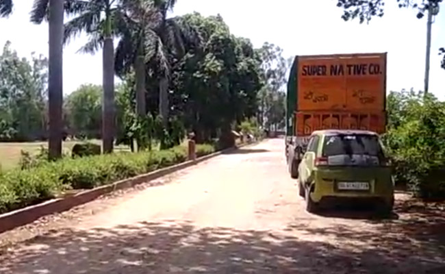 दिल्ली के अलीपुर एरिया के खेड़ा में फार्म हाउस पर कई राउंड फायरिंग