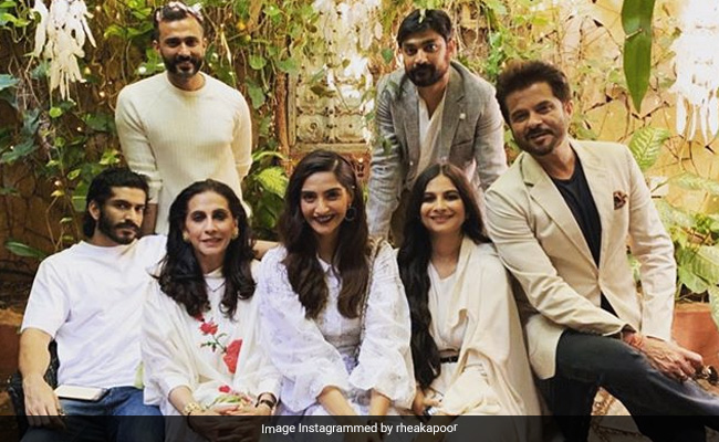 Harshvardhan Photoshopped Into Kapoor Pic? Rhea Edits Caption For Instagram's Benefit