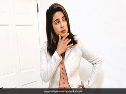 Priyanka Chopra's "Zoom Meeting Lewk" Is Pretty Much The Same As Ours Priyanka Chopra's "Zoom Meeting Lewk" Is Pretty Much The Same As Ours
