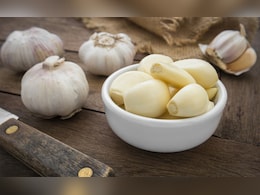 Dadi Nani Ke Nuskhe: कोलेस्ट्रॉल, बीपी और कब्ज के लिए काल है एक कली लहसुन, जानिए सेवन का सही तरीका