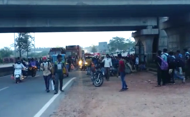 "They Told Us They Would Take Us Home": Migrants Protest In Karnataka