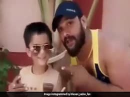 Bhojpuri Video: खेसारी लाल यादव ने बेटे के साथ किया जबरदस्त अंदाज में डांस, लॉकडाउन में Viral हुआ Video Bhojpuri Video: खेसारी लाल यादव ने बेटे के साथ किया जबरदस्त अंदाज में डांस, लॉकडाउन में Viral हुआ Video