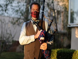Bagpiper Plays "Amazing Grace" Each Night To Remember COVID-19 Victims Bagpiper Plays "Amazing Grace" Each Night To Remember COVID-19 Victims