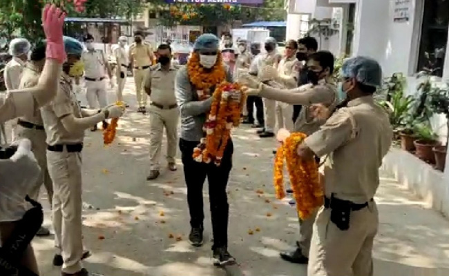 Watch: How Delhi Cop, Now COVID-19 Free, Was Welcomed At Work