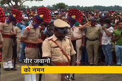 चीन के साथ झड़प में मारे गए वीर जवानों को अंतिम विदाई चीन के साथ झड़प में मारे गए वीर जवानों को अंतिम विदाई