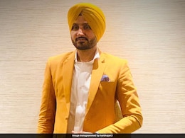 कोरोना के बीच मार्केट में भीड़ देख गुस्सा गए हरभजन सिंह, बोले - 'सॉरी डॉक्टर, हम शॉपिंग कर रहे हैं...' कोरोना के बीच मार्केट में भीड़ देख गुस्सा गए हरभजन सिंह, बोले - 'सॉरी डॉक्टर, हम शॉपिंग कर रहे हैं...'