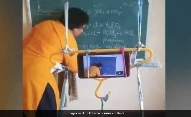 A Chemistry Teacher's <i>"Jugaad"</i> To Teach Online Classes Wins Praise. Watch