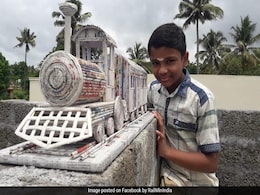 छात्र ने महज तीन दिनों में पुराने अखबार से तैयार किया ट्रेन मॉडल, रेलवे ने भी की जमकर तारीफ... छात्र ने महज तीन दिनों में पुराने अखबार से तैयार किया ट्रेन मॉडल, रेलवे ने भी की जमकर तारीफ...