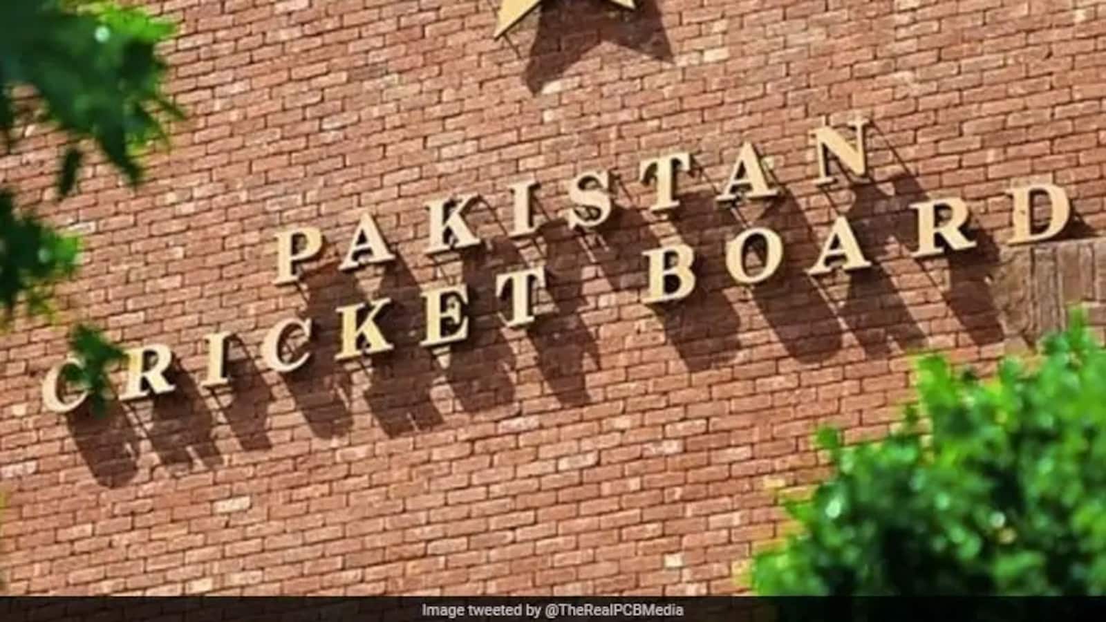 Pakistan Removes Long-Serving Physio Cliffe Deacon