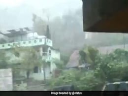 रवि शास्त्री ने शेयर की निसर्ग तूफान की झलक, बोले- 'कभी मैंने ऐसा अनुभव नहीं किया..' देखें Video रवि शास्त्री ने शेयर की निसर्ग तूफान की झलक, बोले- 'कभी मैंने ऐसा अनुभव नहीं किया..' देखें Video