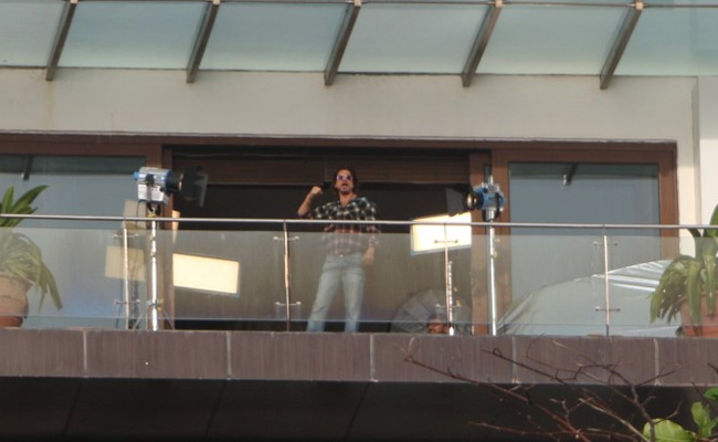 In Pics: How Shah Rukh Khan's Work From Home Scene Looks Like