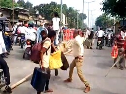 VIDEO: श्रमिक स्पेशल ट्रेन से आए प्रवासियों पर लाठीचार्ज, मजदूर बोले- खाने को पैसे नहीं, बस का किराया कहां से दें VIDEO: श्रमिक स्पेशल ट्रेन से आए प्रवासियों पर लाठीचार्ज, मजदूर बोले- खाने को पैसे नहीं, बस का किराया कहां से दें