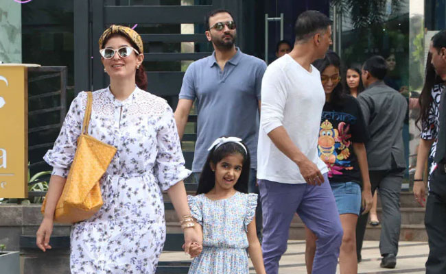 Twinkle Khanna Has A "Confession" To Make To Her Daughter Nitara. Read Her Post