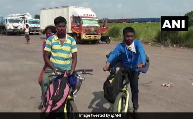 पति के साथ घर वापस जाने के लिए नहीं थे पैसे तो महिला को बेचना पड़ा अपना मंगलसूत्र