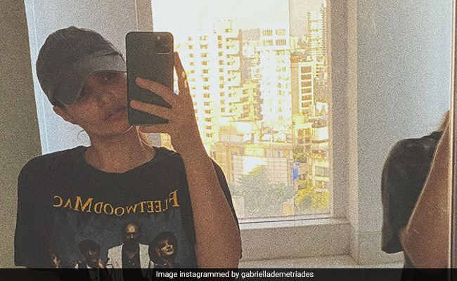 Gabriella Demetriades' "Dressed For The Dentist" Pics Are Vintage Fashion Goals