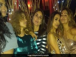 मलाइका अरोड़ा और करीना कपूर गर्ल गैंग के साथ यूं इंजॉय करती आईं नजर...देखें Photo मलाइका अरोड़ा और करीना कपूर गर्ल गैंग के साथ यूं इंजॉय करती आईं नजर...देखें Photo
