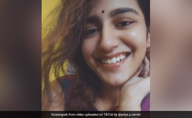 प्रिया प्रकाश वारियर ने मधुबाला के गाने पर दिखाईं ऐसी अदाएं, TikTok पर मचा तहलका... देखें Viral Video