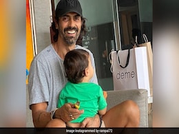 अर्जुन रामपाल और गैब्रिएला के बेटे अरिक के पहले बर्थडे पर बहन माहिका ने कुछ इस तरह किया विश, देखें Video अर्जुन रामपाल और गैब्रिएला के बेटे अरिक के पहले बर्थडे पर बहन माहिका ने कुछ इस तरह किया विश, देखें Video