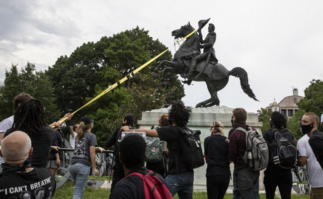 Protesters Try To Topple Former US President's Statue Outside White House