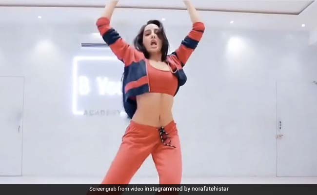 नोरा फतेही ने 'गर्मी सॉन्ग' पर यूं किया जोरदार डांस, Video ने मचाया तहलका नोरा फतेही ने 'गर्मी सॉन्ग' पर यूं किया जोरदार डांस, Video ने मचाया तहलका